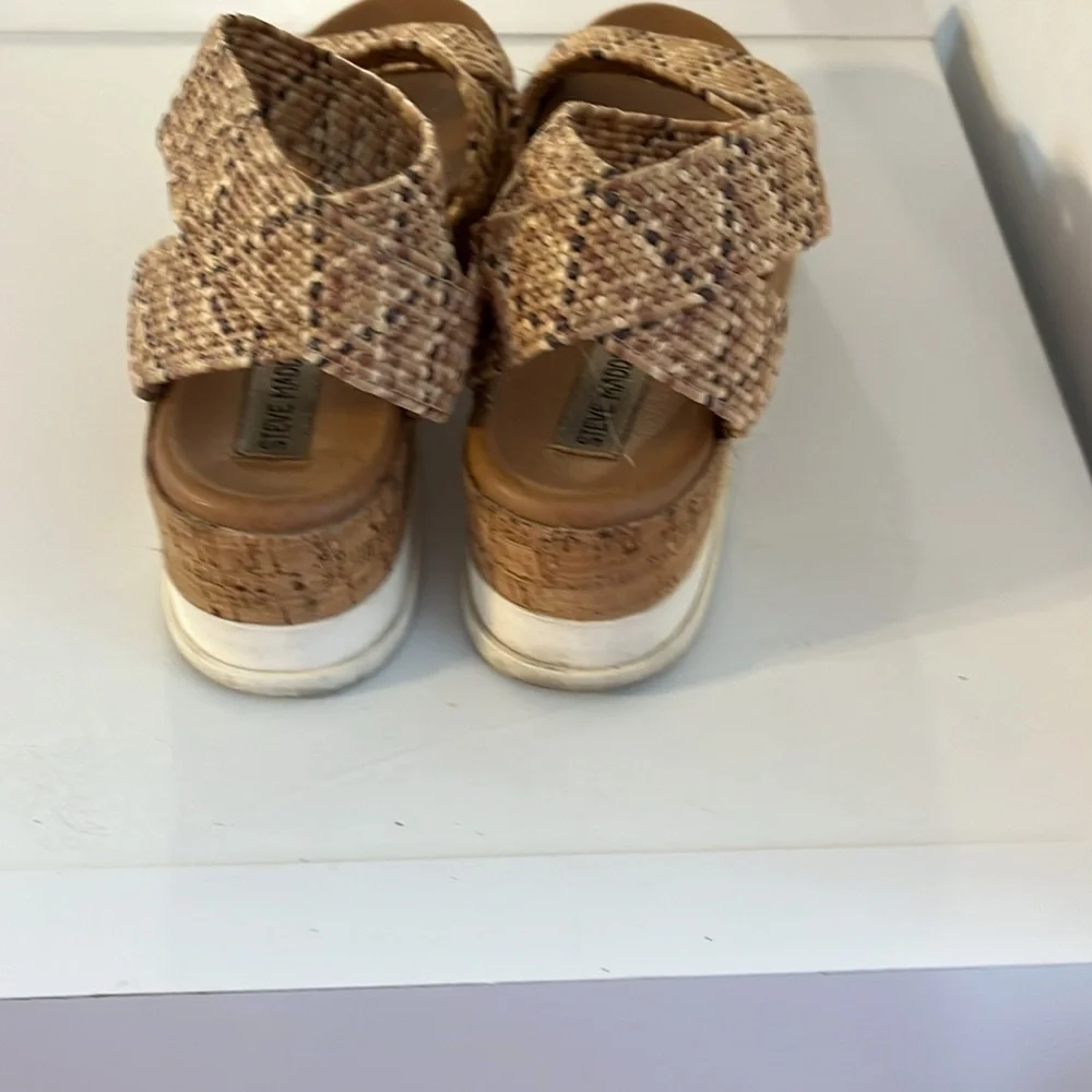 STEVE MADDEN PLATFORM SANDALS SIZE 7.5